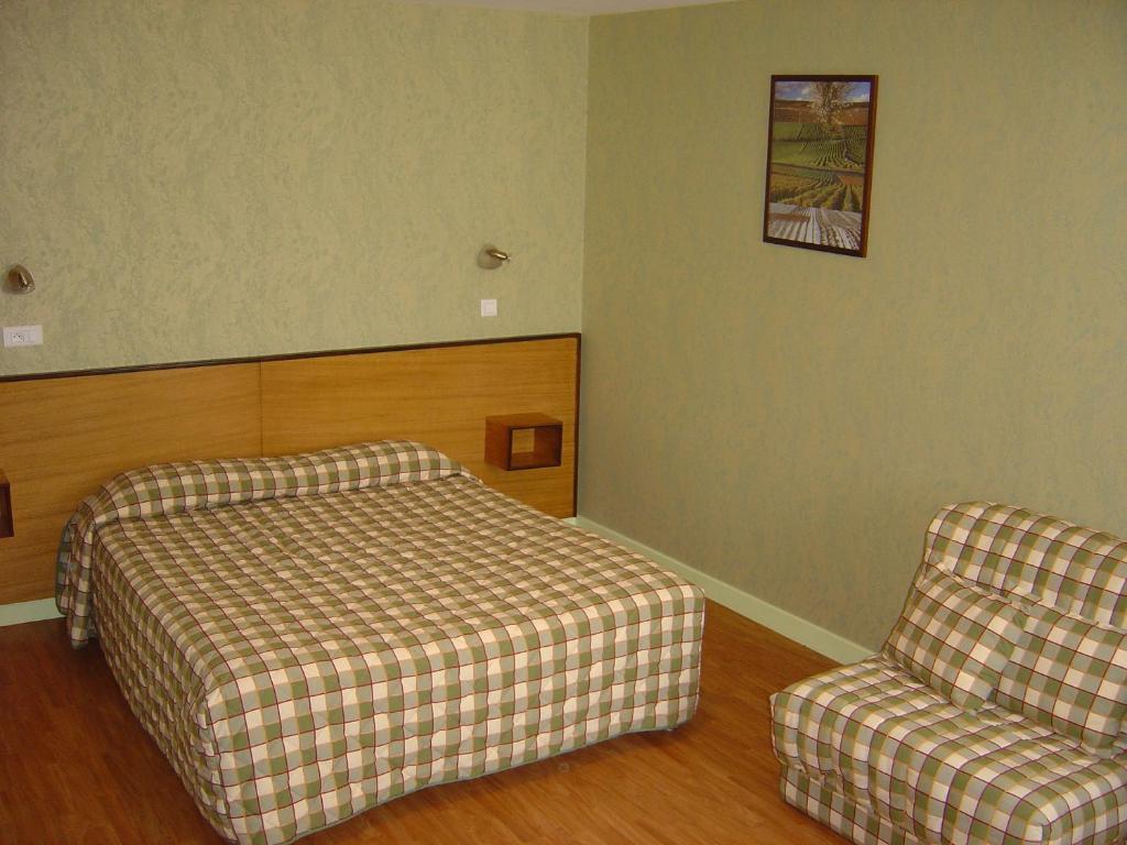 Logis Des Trois Maures Hotel Couches Ngoại thất bức ảnh