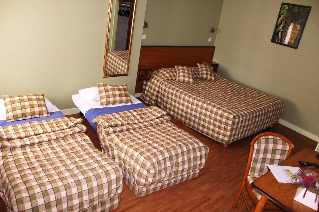 Logis Des Trois Maures Hotel Couches Phòng bức ảnh