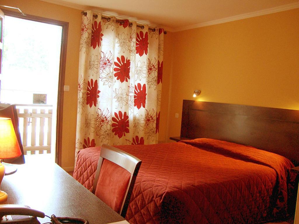Logis Des Trois Maures Hotel Couches Phòng bức ảnh
